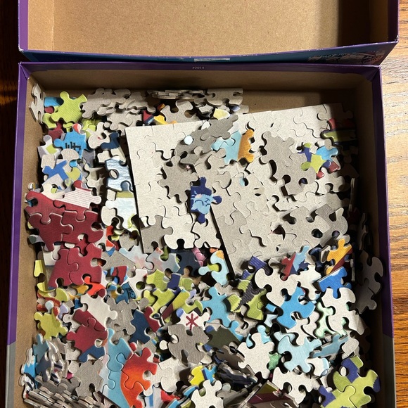 Set of 2 Hallmark Puzzles - 550 pieces - Bright and Colorful - Picture 5 of 5